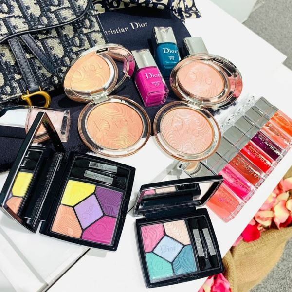 </p>
<p>                            Весенняя коллекция макияжа Dior Glow Vibes Spring 2020 Makeup Collection<br />
                                                