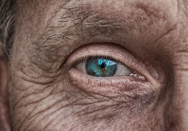Медики перечислили 4 причины быстрого старения кожи