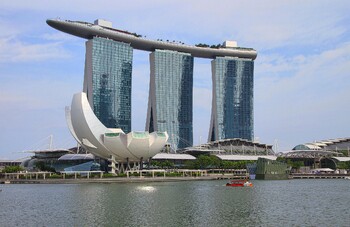 Сингапур вводит карантин для всех прибывающих в страну